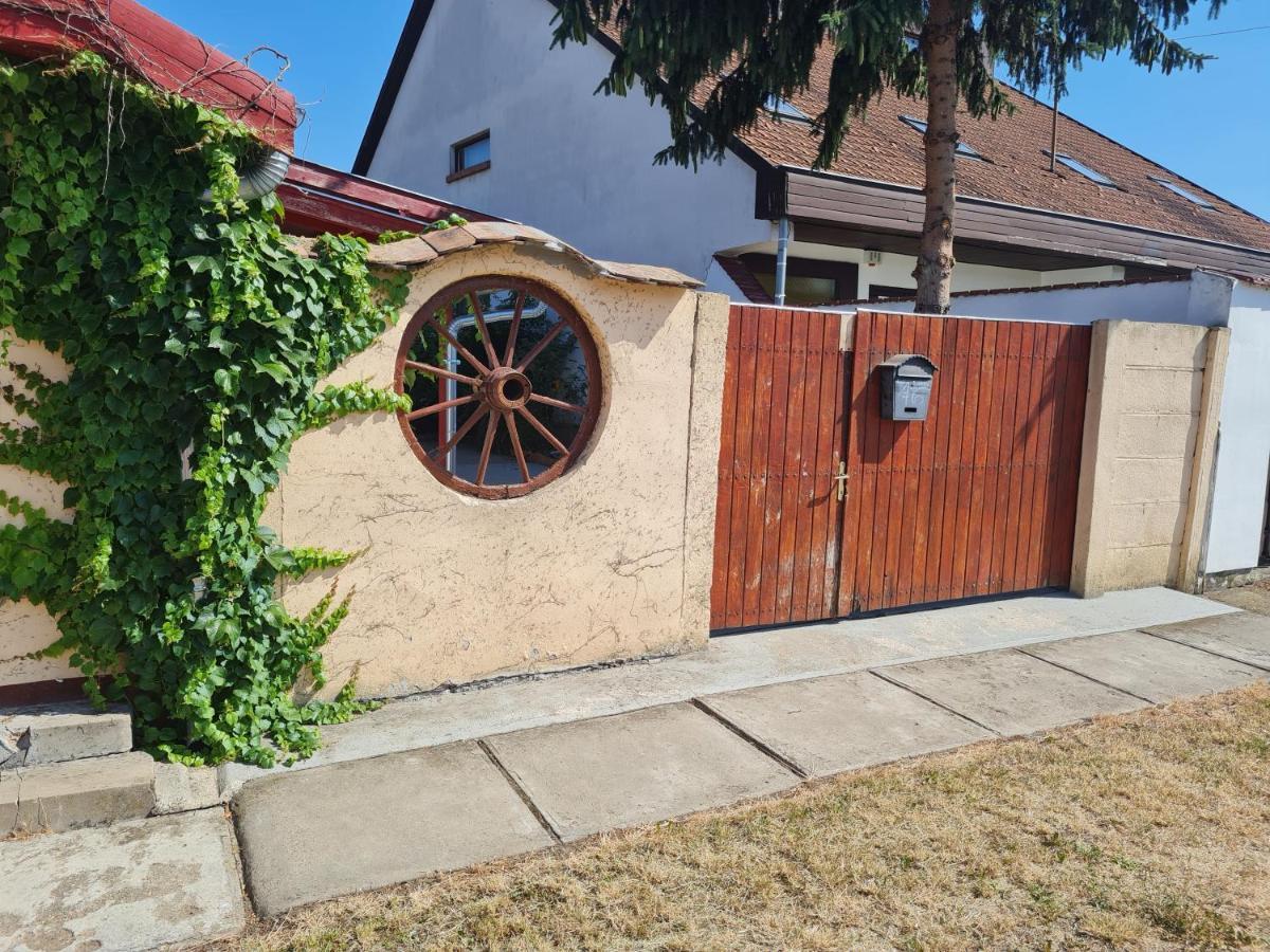 Anna Bella Apartman Gyula Exterior photo